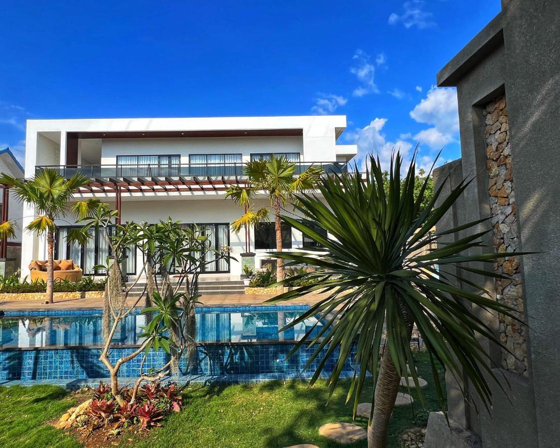 Villa Niang Ando Labuan Bajo Exterior foto
