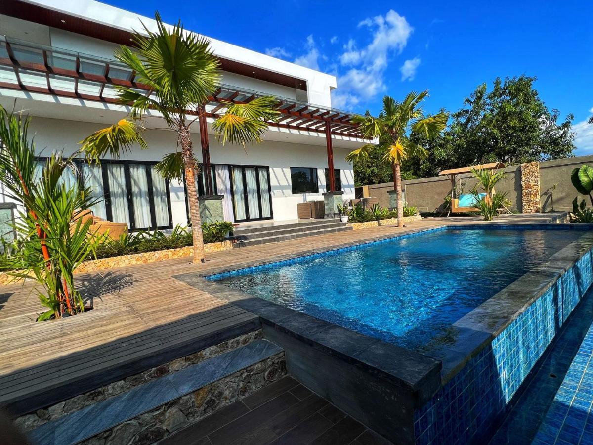 Villa Niang Ando Labuan Bajo Exterior foto