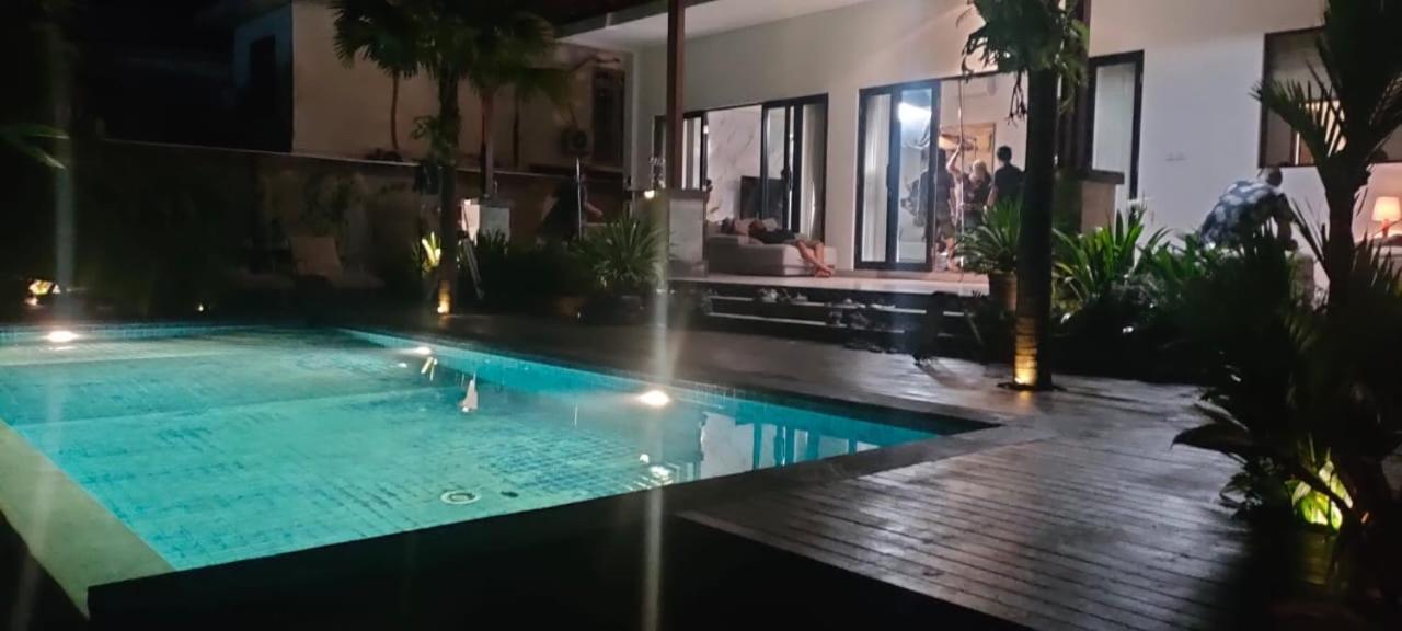 Villa Niang Ando Labuan Bajo Exterior foto